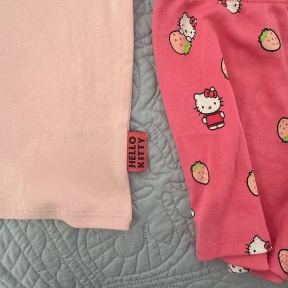 NWT 4-5T Hello Kitty Pink Strawberry Kids Play Clothes Set - Picture 4 of 4